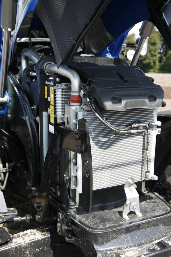 Le T5.95 est équipé d'un moteur FPT de 3,4 litres, coupleur et économe.