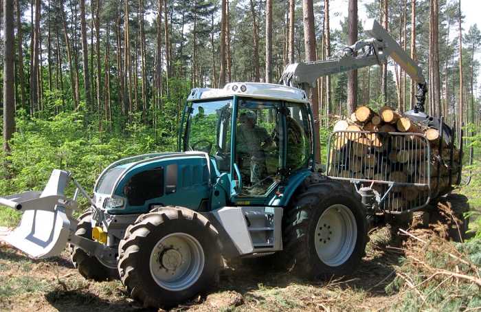 Pfanzelt : plus de sécurité et de confort sur un tracteur forestier.