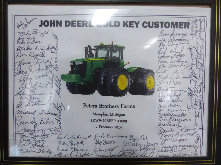 John Deere Gold Key Customer. Ce titre honorifique offre des avantages tels que des visites d’usines.