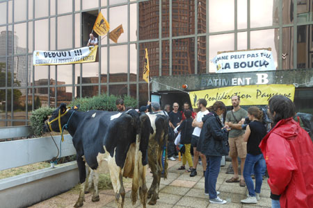 La Confédération paysanne occupe la Draaf a Lyon