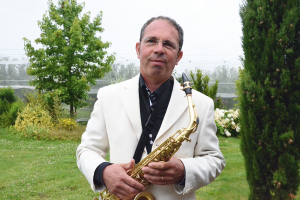 Jérôme Brou joue depuis plus de trente ans du saxophone