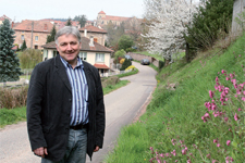 Jean-Luc Matray, éleveur laitier et maire depuis 2008. Photo : GFA