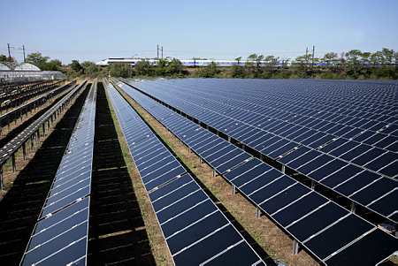 Photovoltaïque au sol : l'Etat veut préserver les terres agricoles (© Parrot)