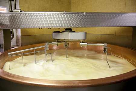 AOP laitières : le paquet lait autorise la régulation des volumes de fromages (AG du Cnaol). Crédit photo : PHILIPPE ROY   