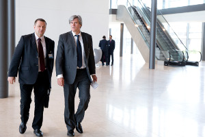 Stéphane Le Foll, ministre de l'Agriculture français (à droite sur la photo) le 24 juin à Luxembourg à l'occasion du Conseil de l'Union européenne sur l'Agriculture (crédit : Conseil de l'UE)