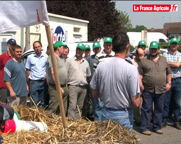 Prix du lait: les producteurs ont bloqué l'usine Lactel à Clermont (Oise) le 25 mai 2009
