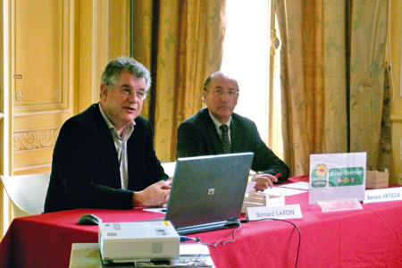 Bernard Lafon (à gauche), président du Relais agriculture & tourisme de la Gironde, et Bernard Artigue, président de la chambre d’agriculture de la Gironde. © A. AUTEXIER